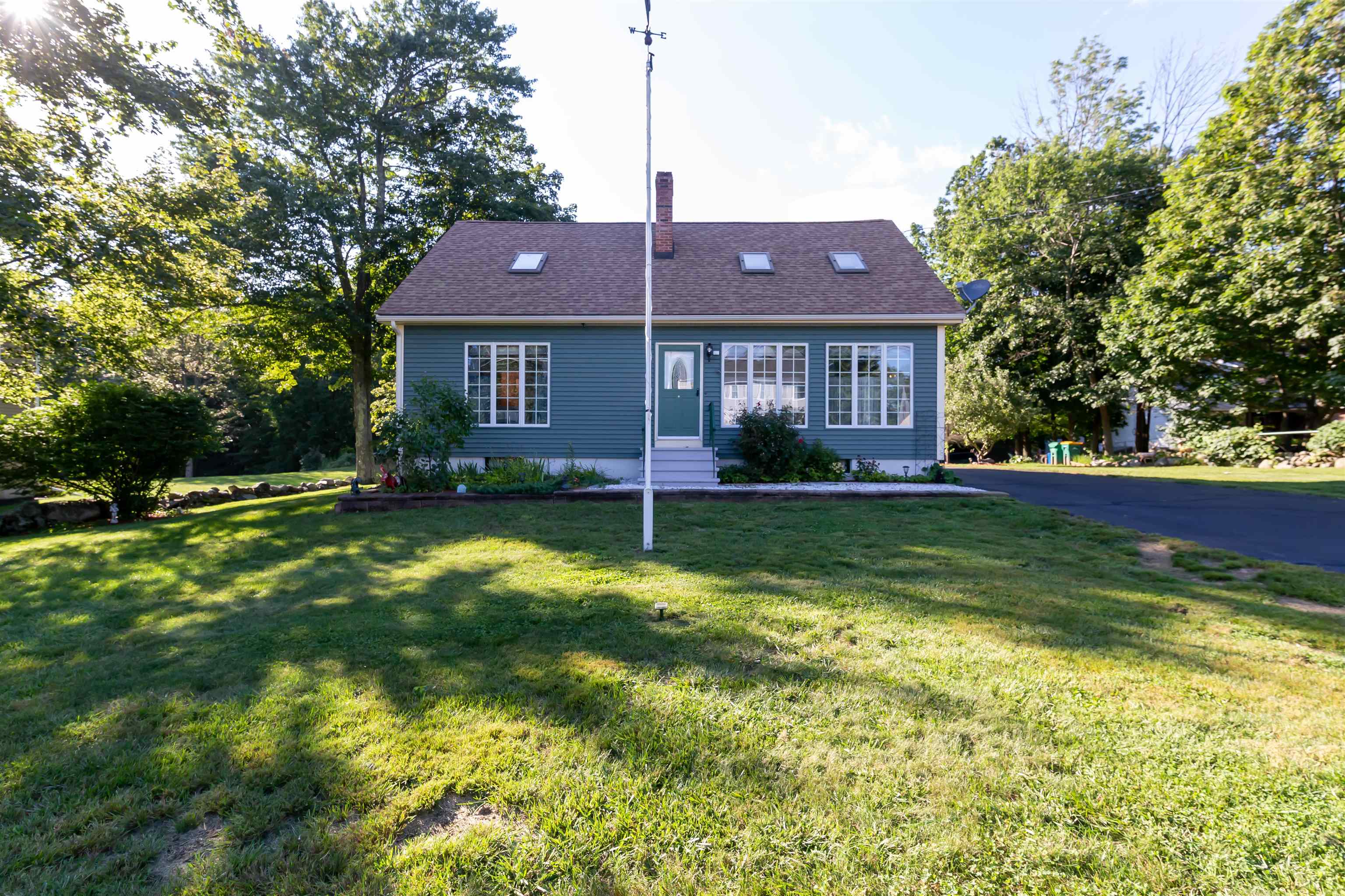 9 Ryan Circle Rochester, NH 03867 - Photo 2 of 39