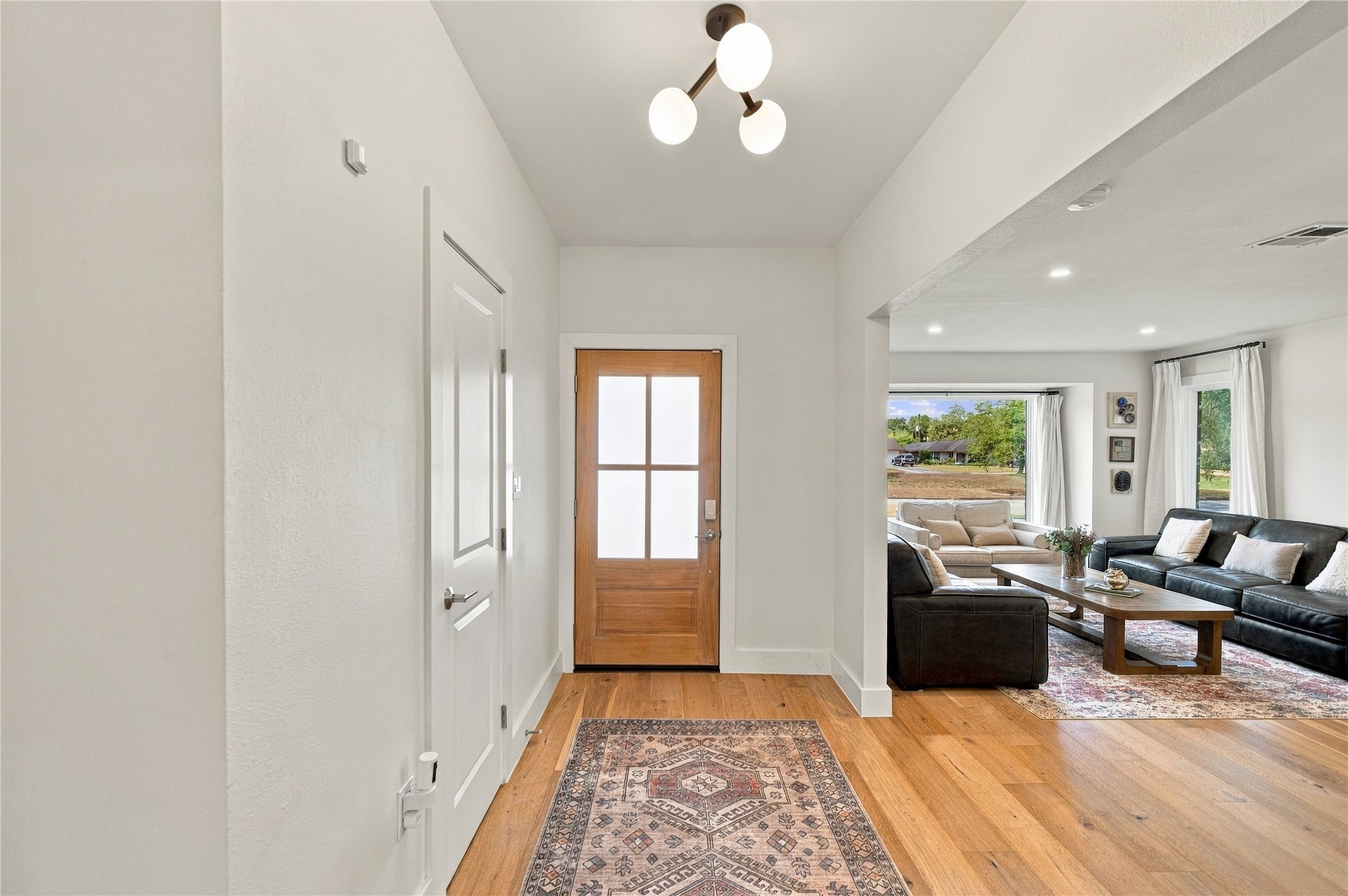 10823 Chimney Rock Road Houston, TX 77096 - Photo 8 of 40 Gallery Image 8
