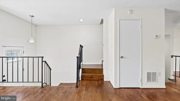 $2,600 | 8903 Waites Way, Lorton, VA 22079