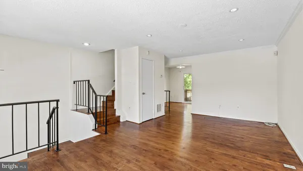 $2,600 | 8903 Waites Way, Lorton, VA 22079