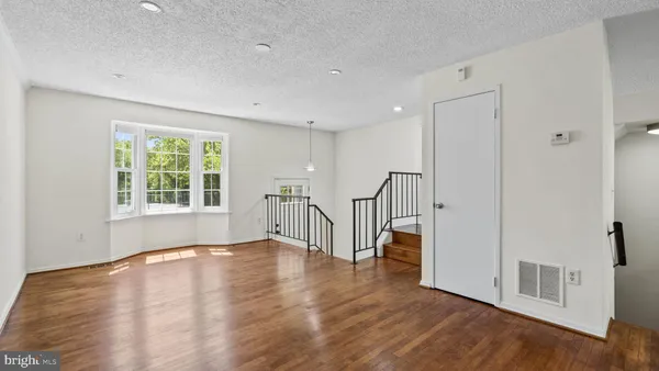 $2,600 | 8903 Waites Way, Lorton, VA 22079