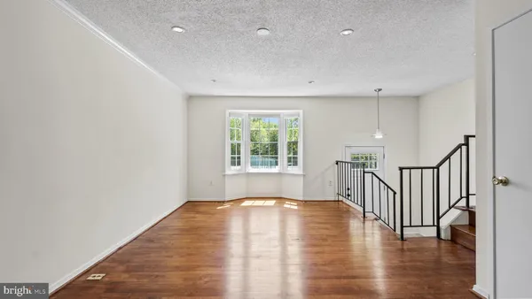 $2,600 | 8903 Waites Way, Lorton, VA 22079