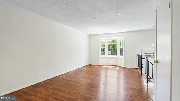 $2,600 | 8903 Waites Way, Lorton, VA 22079