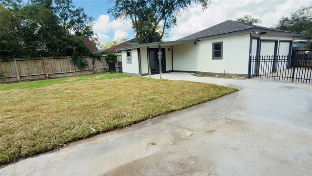 $2,900 | 4106 Clovernook Lane, Seabrook, TX 77586