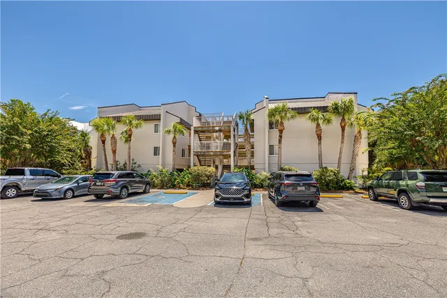 $530,000 | 1524 Wood Avenue, Unit 215, St. Simons Island, GA 31522