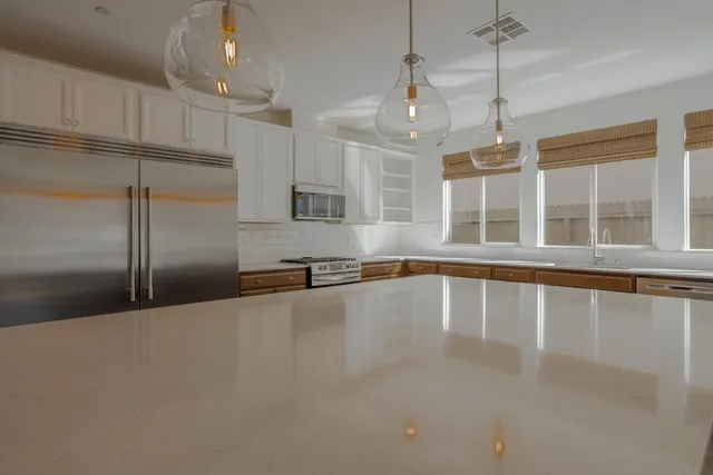 $599,000 | 145 West Taylor Court, Visalia, CA 93291