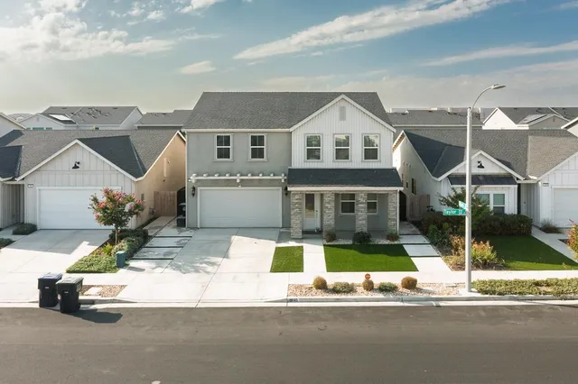 $599,000 | 145 West Taylor Court, Visalia, CA 93291