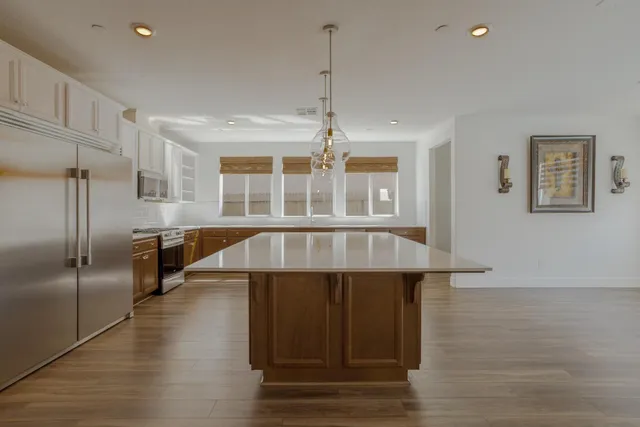 $599,000 | 145 West Taylor Court, Visalia, CA 93291