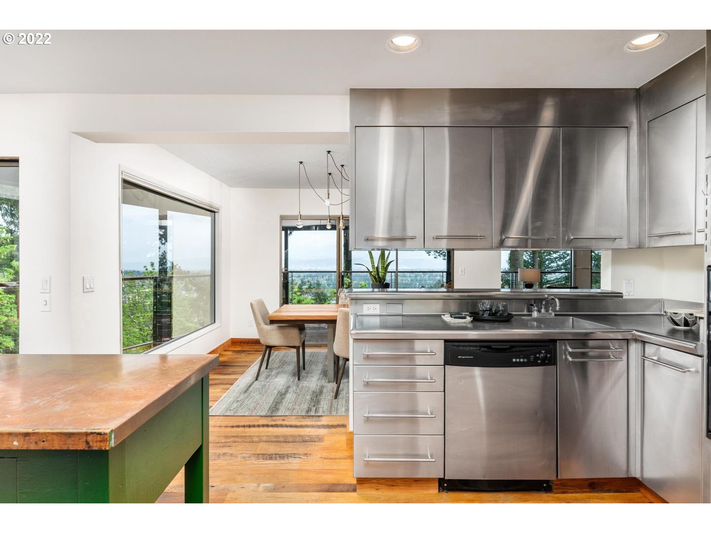 2946 Northeast Rocky Butte Road Portland, OR 97220 - Photo 14 of 32 Gallery Image 14