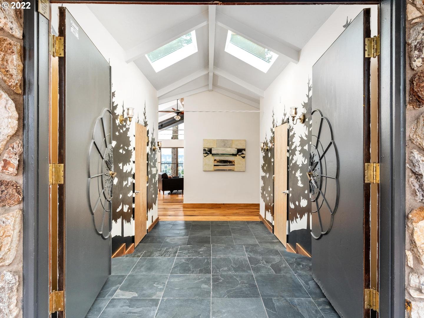 2946 Northeast Rocky Butte Road Portland, OR 97220 - Photo 5 of 32 Gallery Image 5