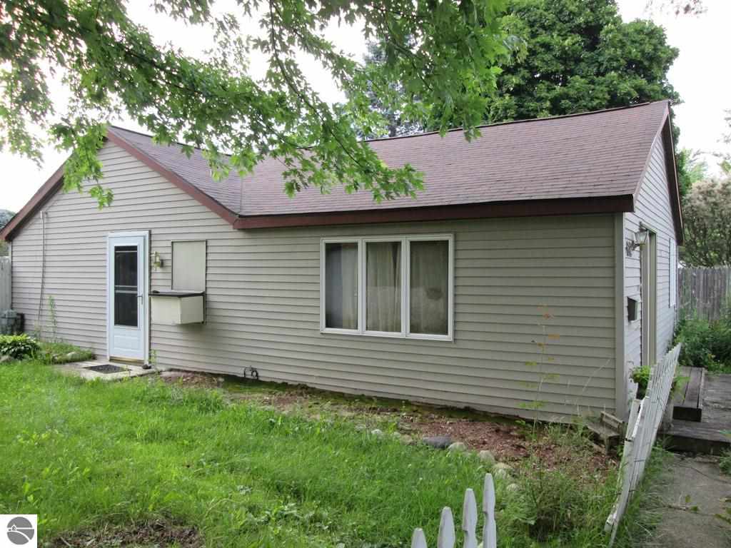 612 Rockingham Avenue Alma, MI 48801 - Photo 14 of 16 1781827-13.JPG
