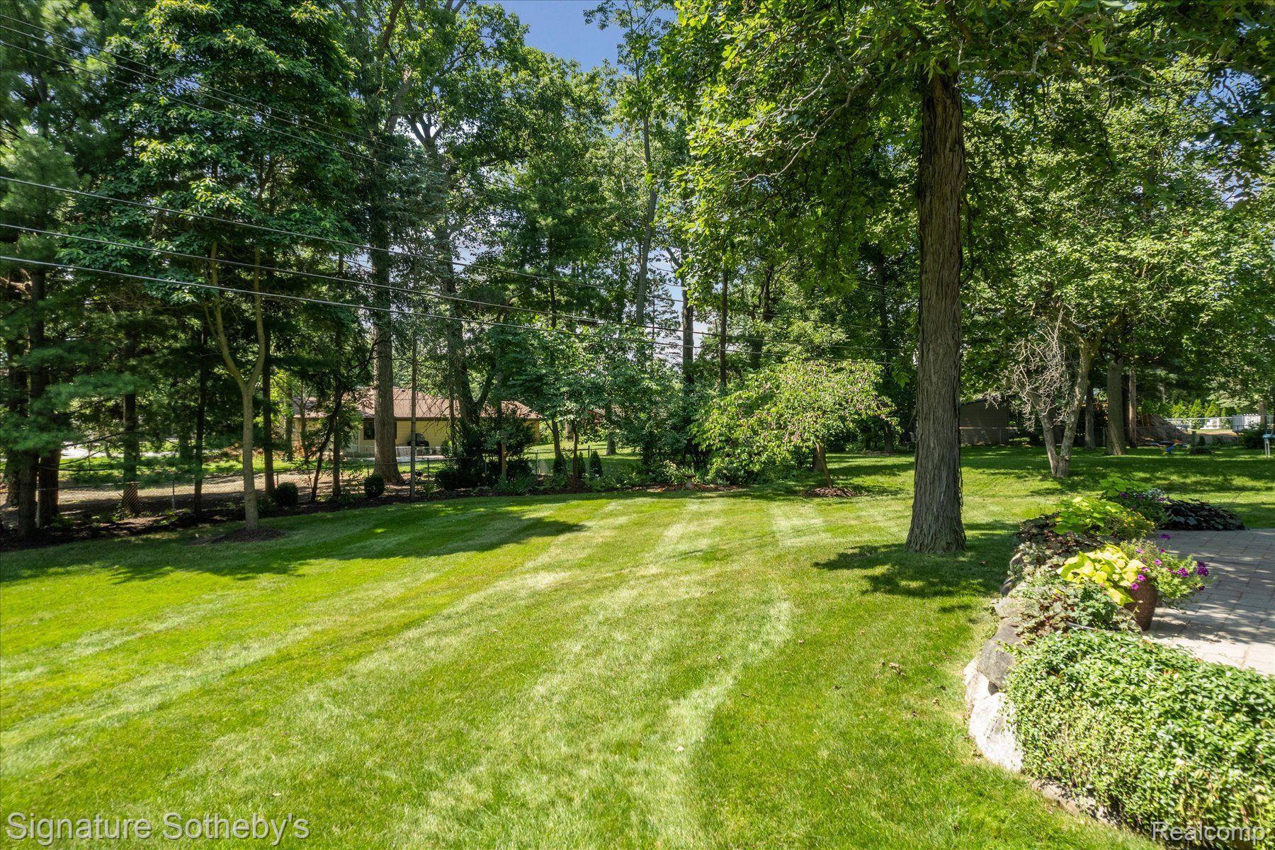 203 Montmorency Road Rochester, MI 48307 - Photo 5 of 28 Huge backyard!