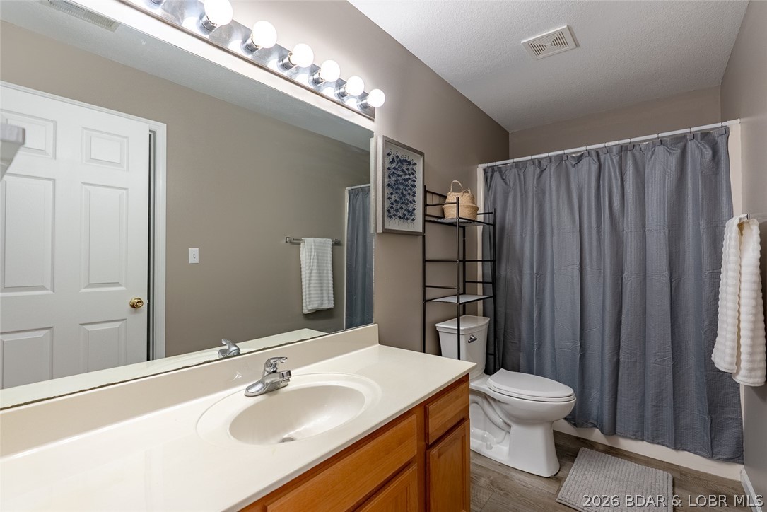 100 Osage Hills Road, Unit 504 Lake Ozark, MO 65049 - Photo 29 of 55 Primary bath