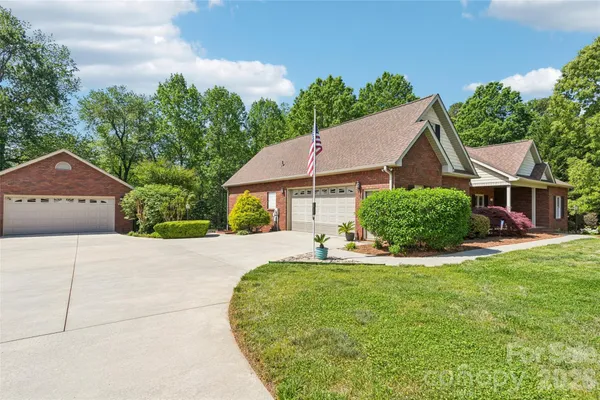 $550,000 | 155 Howard Pond Loop, Statesville, NC 28625