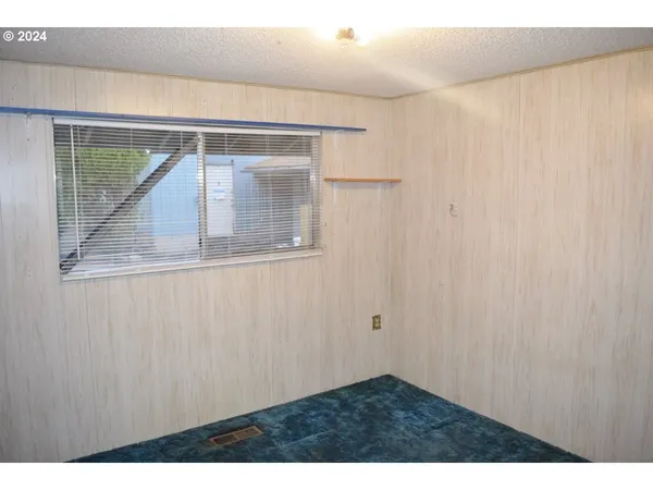 $379,900 | 212 South Water Street, Weston, OR 97886