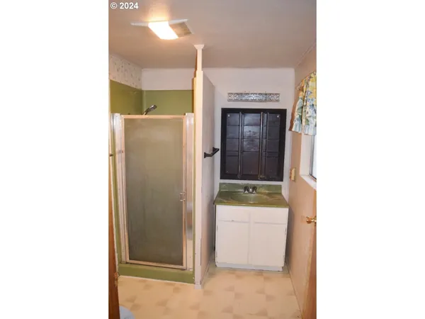 $379,900 | 212 South Water Street, Weston, OR 97886