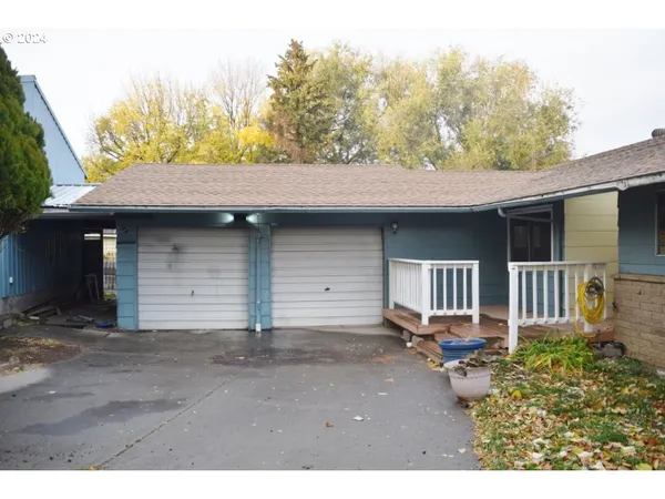 $379,900 | 212 South Water Street, Weston, OR 97886