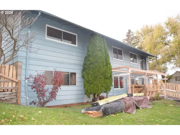 $379,900 | 212 South Water Street, Weston, OR 97886