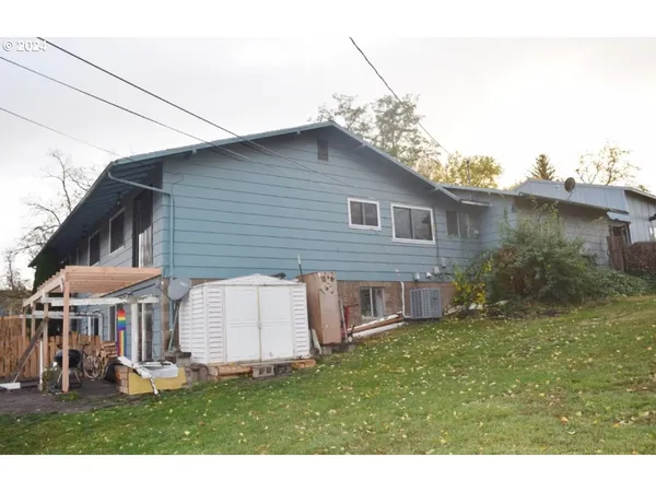 $379,900 | 212 South Water Street, Weston, OR 97886