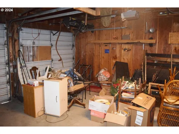 $379,900 | 212 South Water Street, Weston, OR 97886