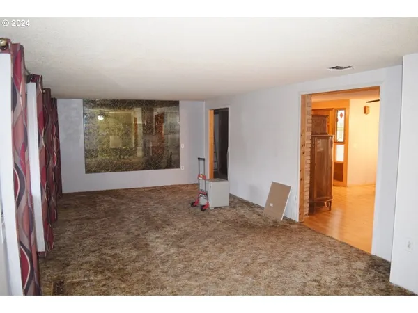 $379,900 | 212 South Water Street, Weston, OR 97886