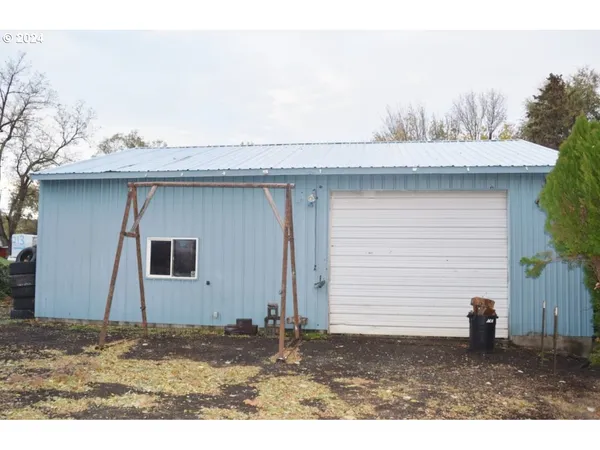 $379,900 | 212 South Water Street, Weston, OR 97886