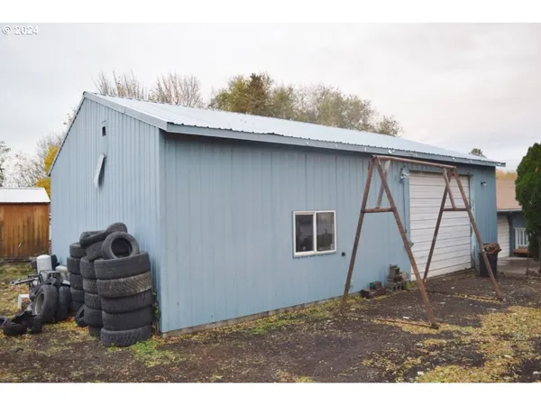 $379,900 | 212 South Water Street, Weston, OR 97886