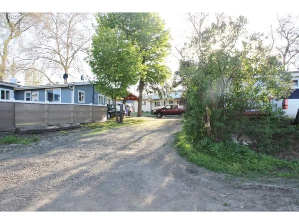 $379,900 | 212 South Water Street, Weston, OR 97886