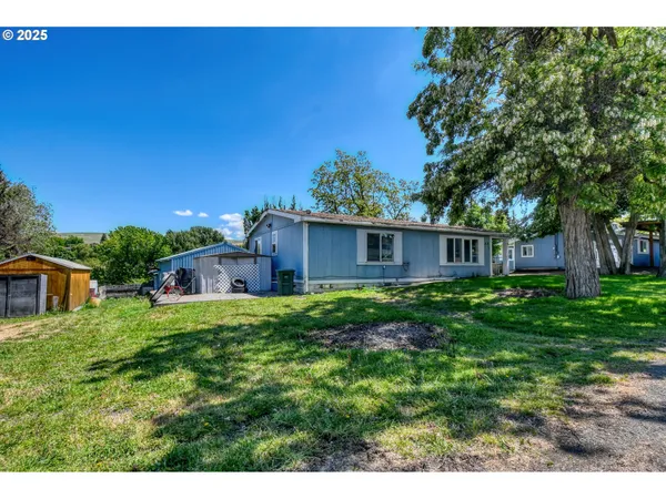 $379,900 | 212 South Water Street, Weston, OR 97886