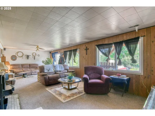 $379,900 | 212 South Water Street, Weston, OR 97886