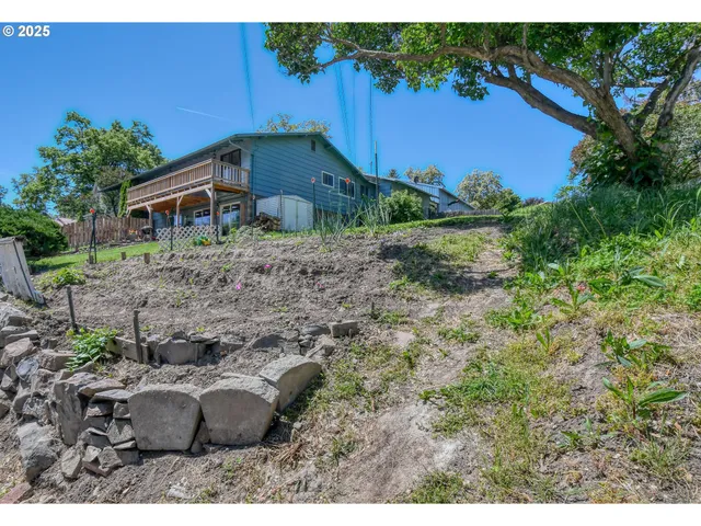 $379,900 | 212 South Water Street, Weston, OR 97886