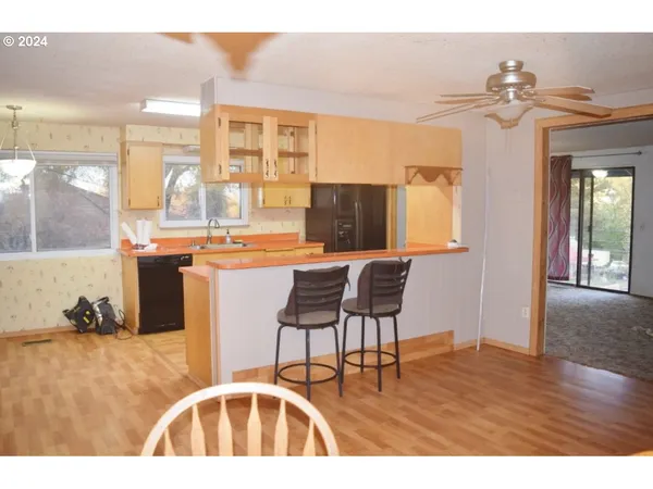 $379,900 | 212 South Water Street, Weston, OR 97886