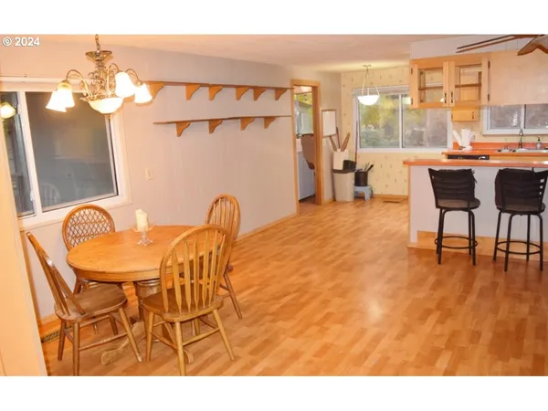 $379,900 | 212 South Water Street, Weston, OR 97886