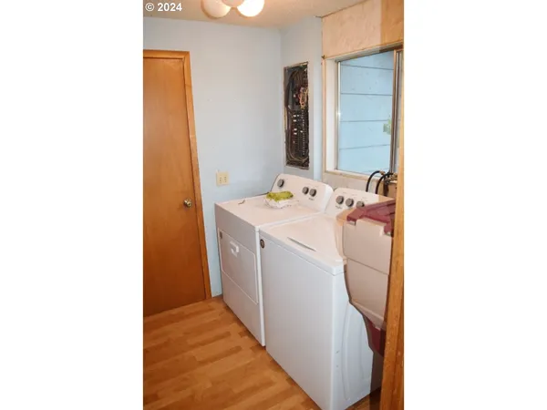 $379,900 | 212 South Water Street, Weston, OR 97886