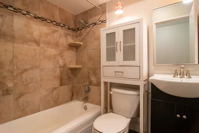 $1,475 | 2629 North Hampden Court, Unit 204, Chicago, IL 60614