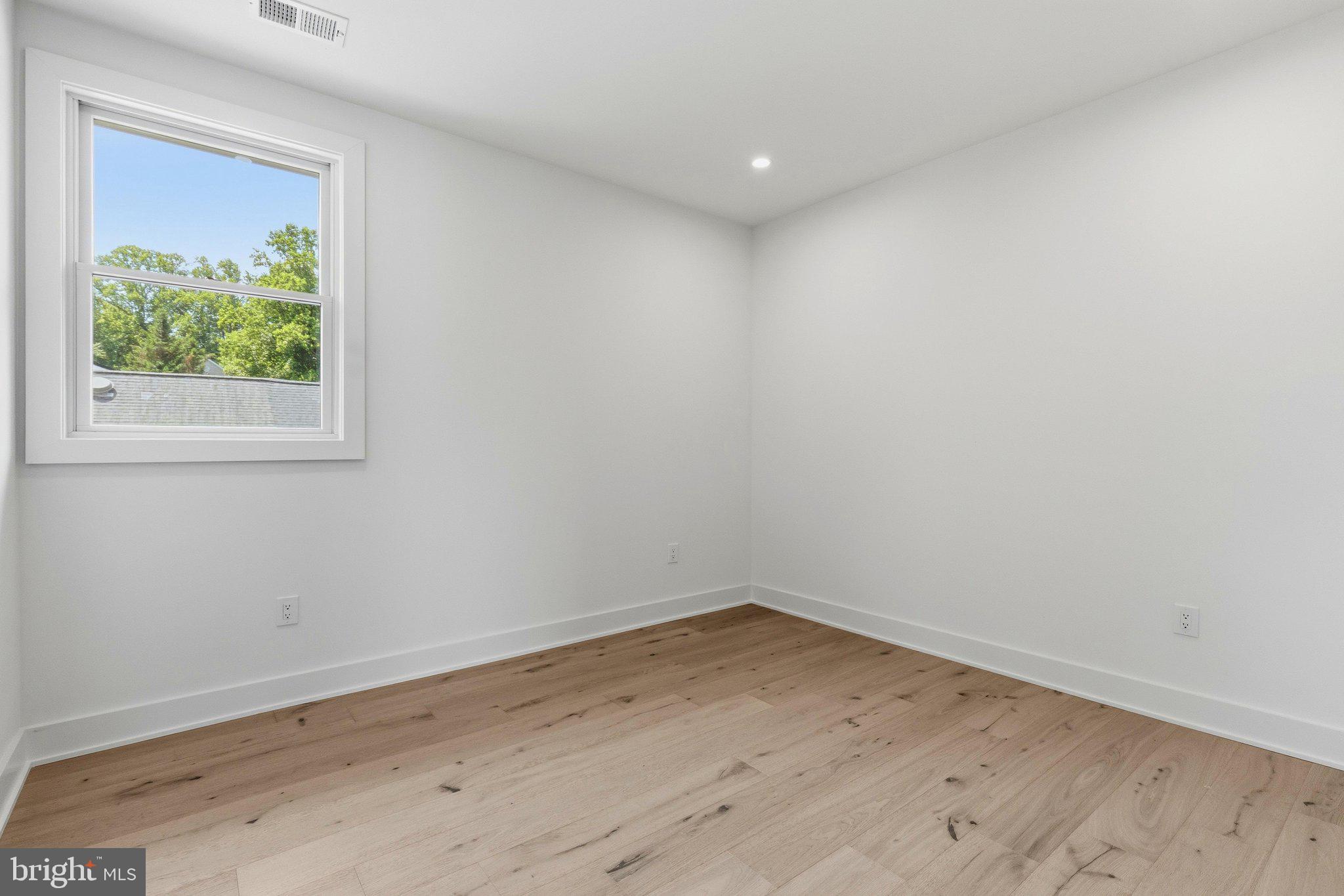 4008 Burke Station Road Fairfax, VA 22032 - Photo 29 of 41 Bedroom