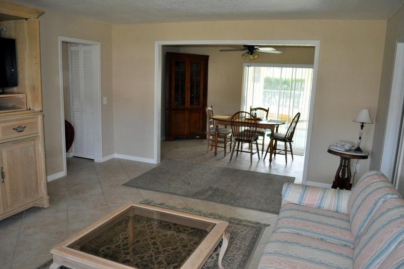 425 Kirk Road Palm Springs, FL 33461 - Photo 6 of 26 Living 5