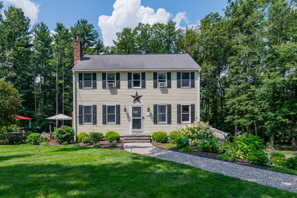 18 Debra Road Pembroke, MA 02359 - Photo 1 of 41 Gallery Image 1