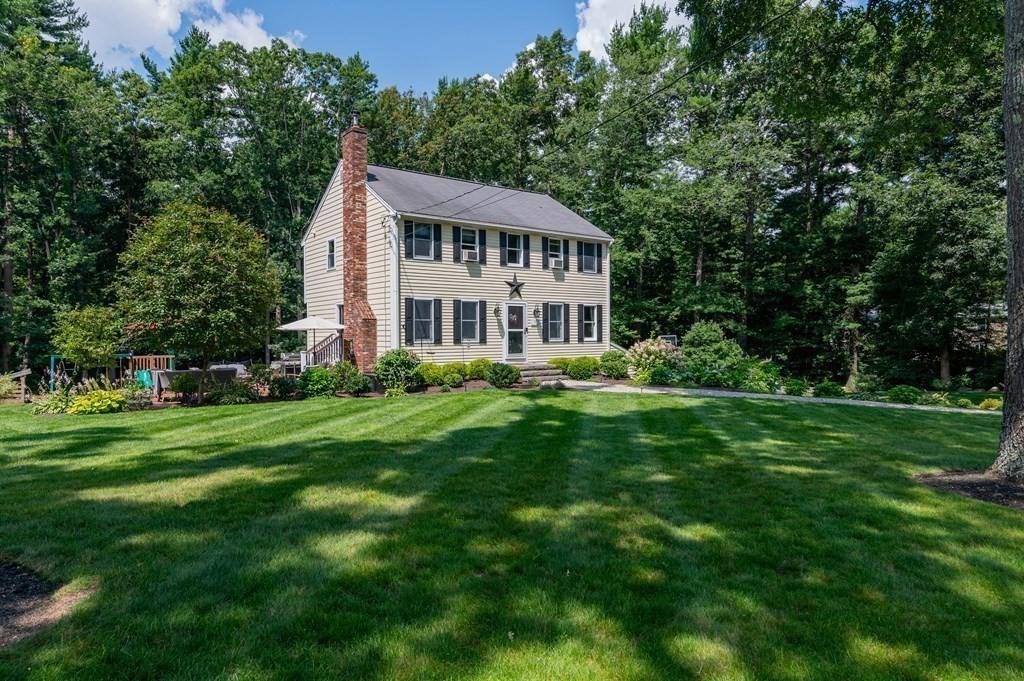 18 Debra Road Pembroke, MA 02359 - Photo 3 of 41 Gallery Image 3