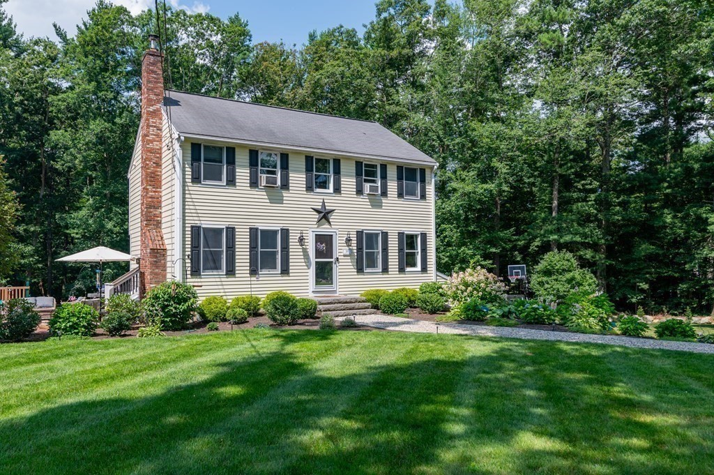 18 Debra Road Pembroke, MA 02359 - Photo 4 of 41 Gallery Image 4