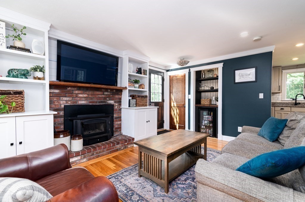 18 Debra Road Pembroke, MA 02359 - Photo 9 of 41 Gallery Image 9