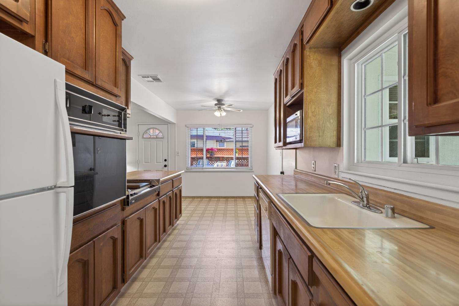 3510 Ardmore Road Sacramento, CA 95821 - Photo 9 of 32