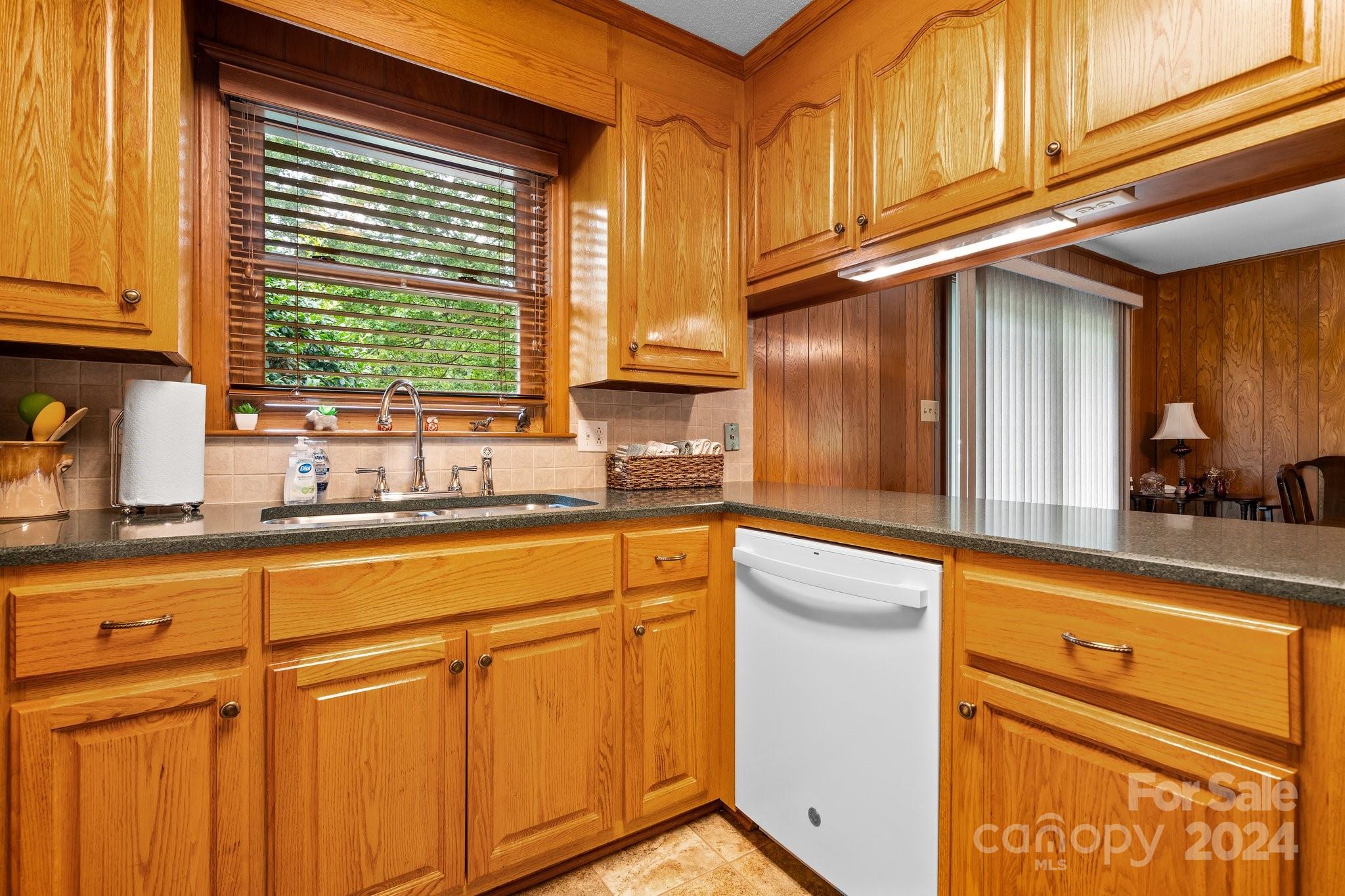 266 NW Road Hickory, NC 28601 - Photo 9 of 48 Gallery Image 9
