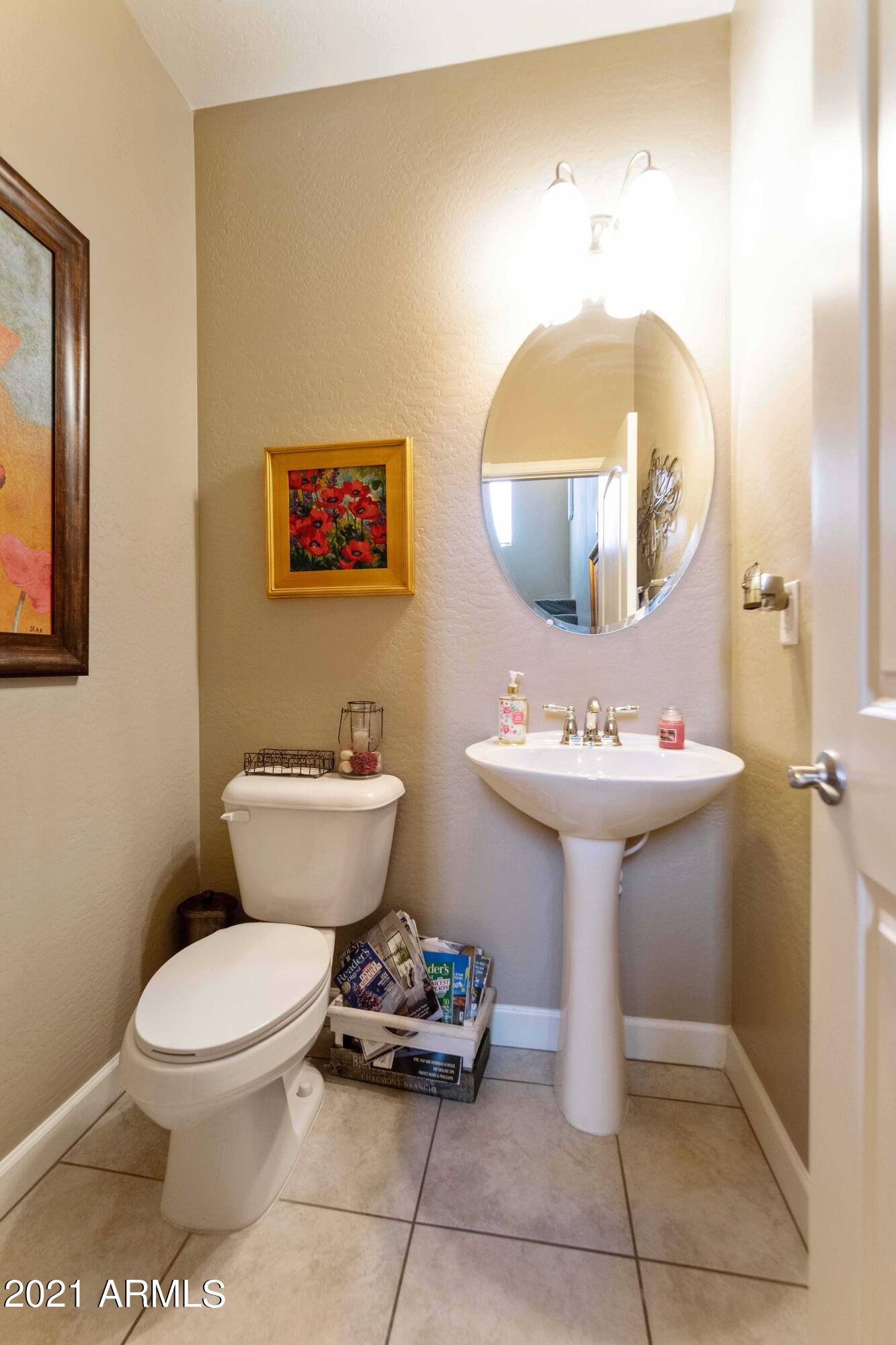 2150 West Alameda Road, Unit 1093 Phoenix, AZ 85085 - Photo 11 of 35 a bathroom with a toilet sink and mirror