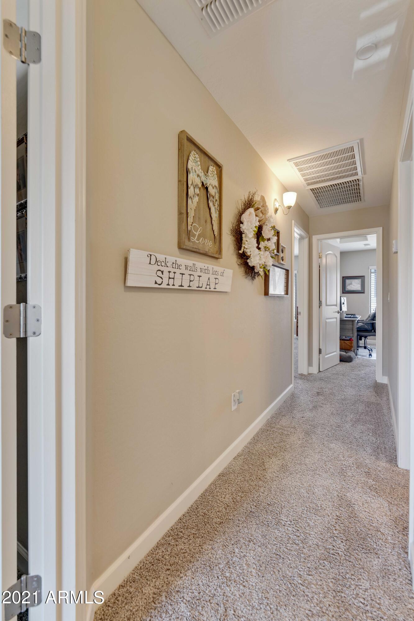 2150 West Alameda Road, Unit 1093 Phoenix, AZ 85085 - Photo 20 of 35 a view of a hallway with closet