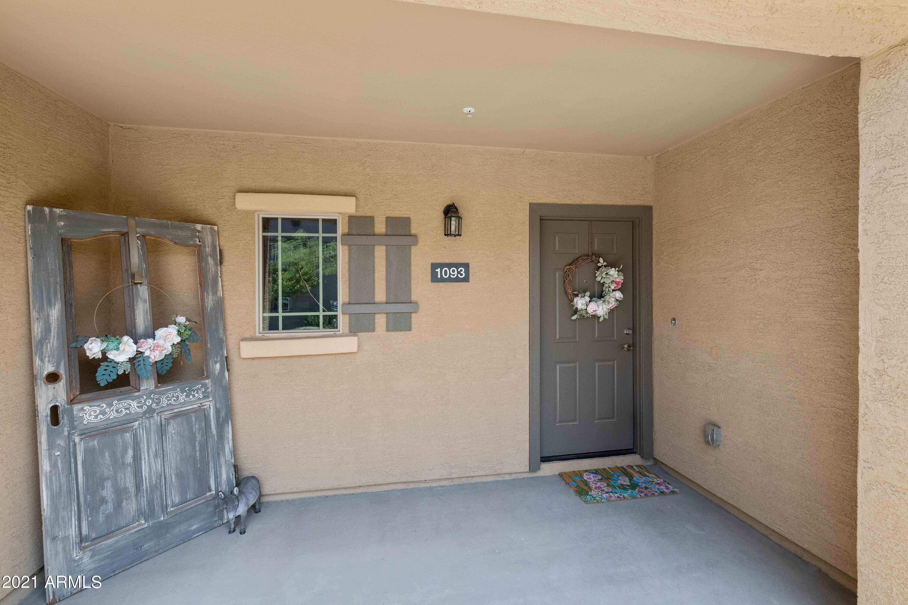 2150 West Alameda Road, Unit 1093 Phoenix, AZ 85085 - Photo 2 of 35 an empty room with windows