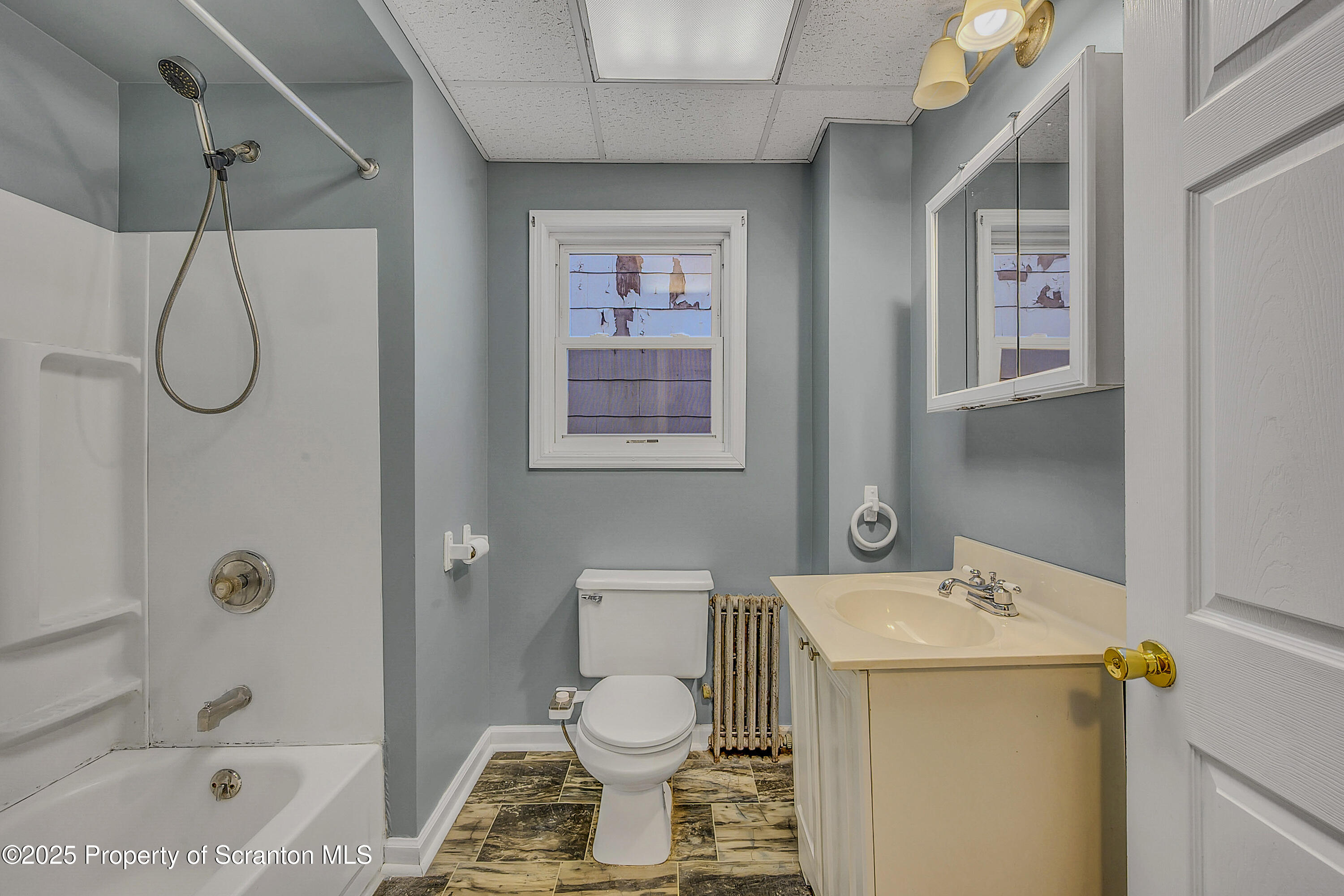 924 Snyder Avenue Scranton, PA 18504 - Photo 21 of 28 a bathroom with a sink toilet and shower