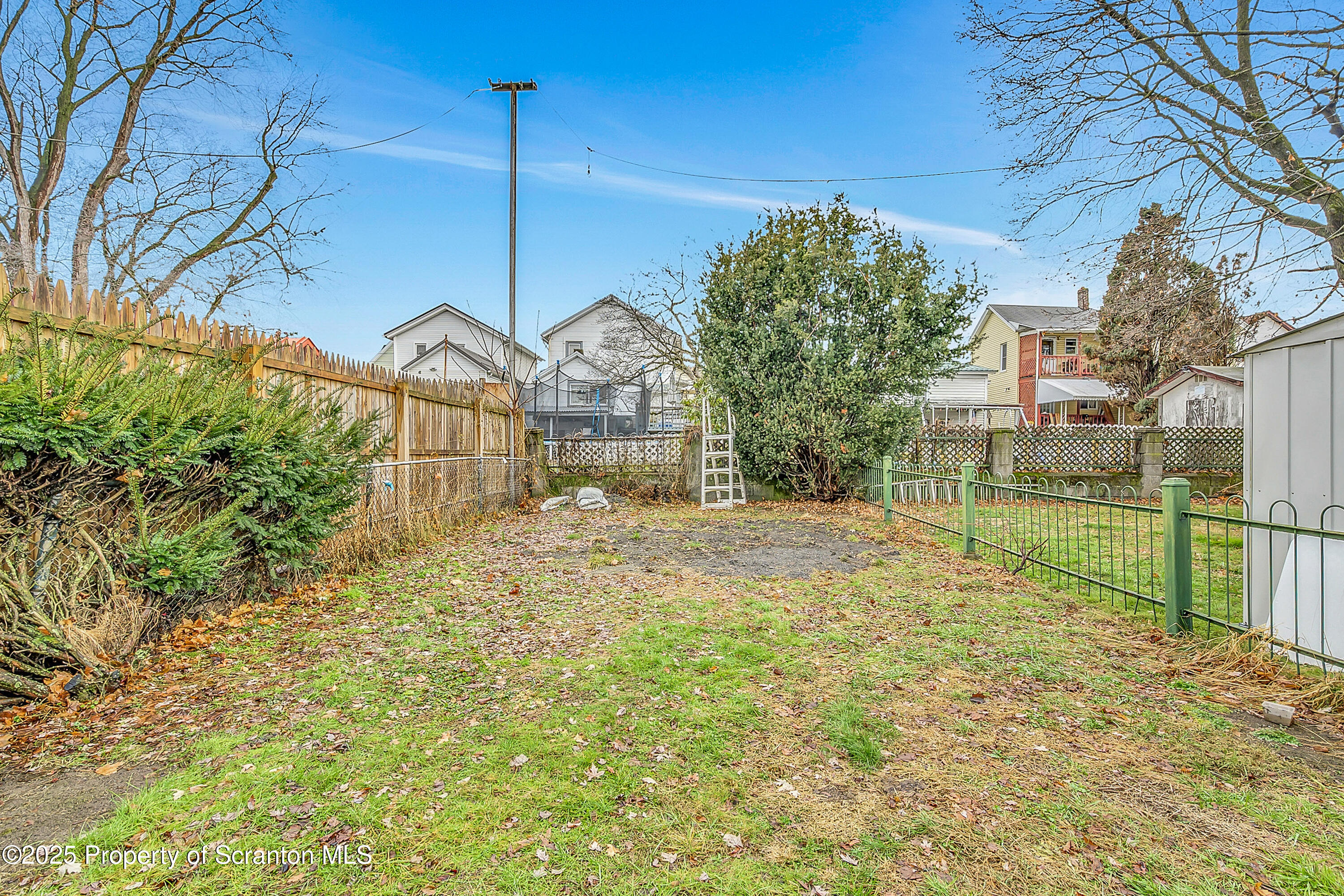 924 Snyder Avenue Scranton, PA 18504 - Photo 4 of 28 a house view with a outdoor space