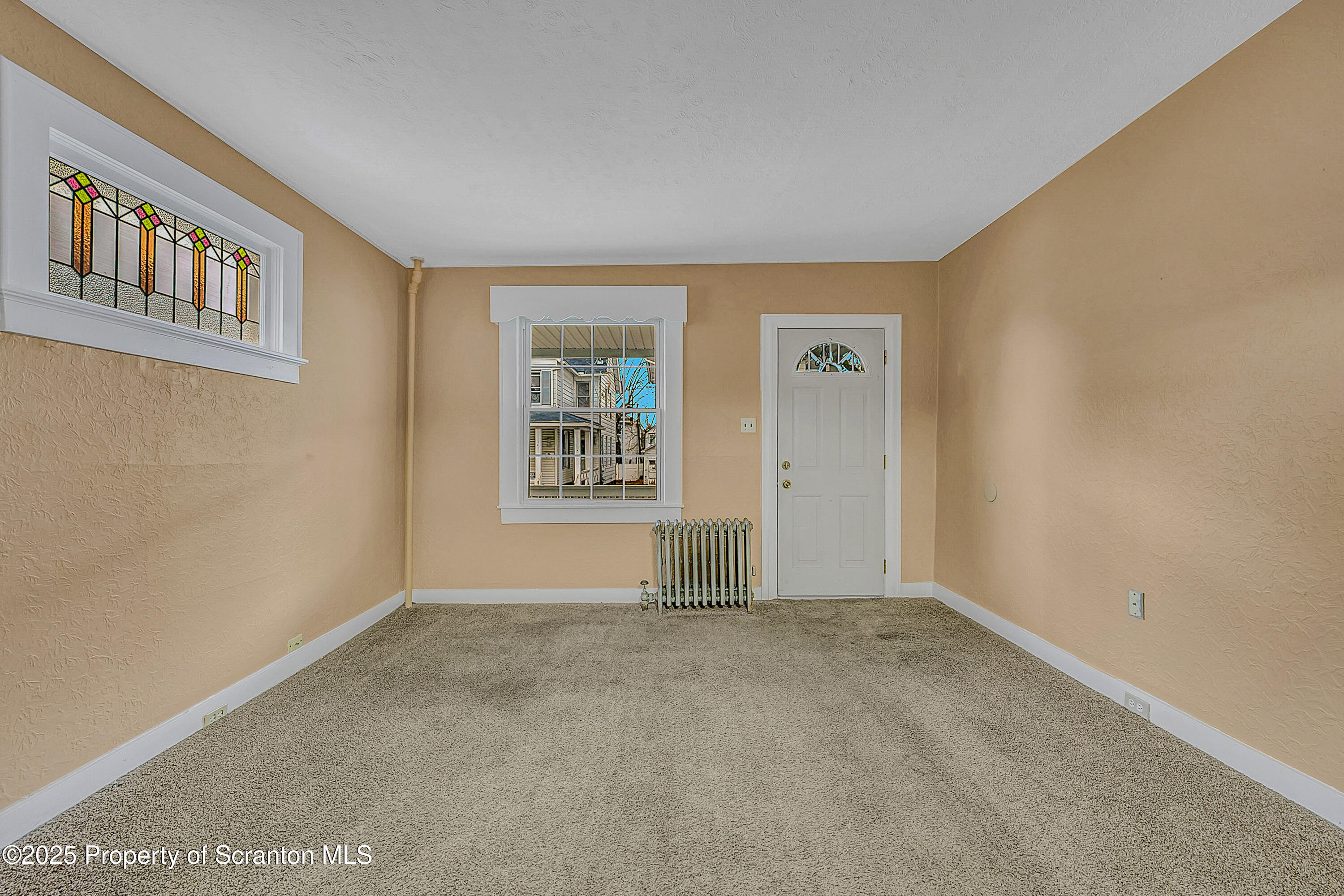 924 Snyder Avenue Scranton, PA 18504 - Photo 8 of 28 an empty room with windows