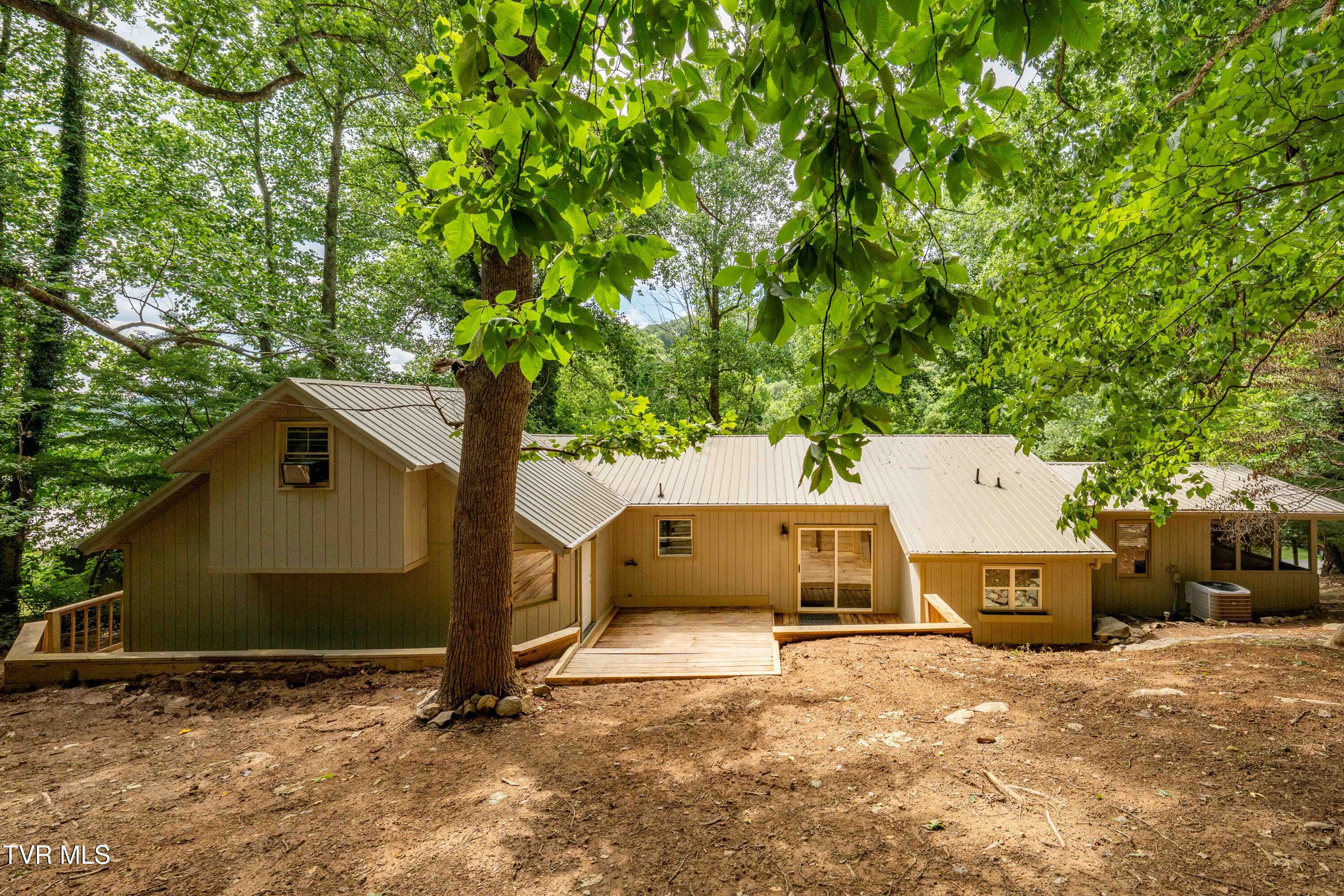 1113 Berry Road Elizabethton, TN 37643 - Photo 76 of 88 1113 Berry Rd (44 of 89)